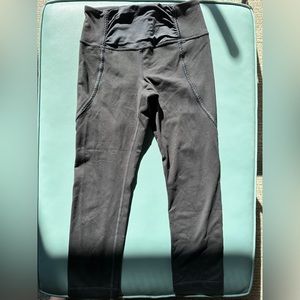 Lululemon Black Capri Leggings! Discontinued rare style! Size 2 i’m guessing!!